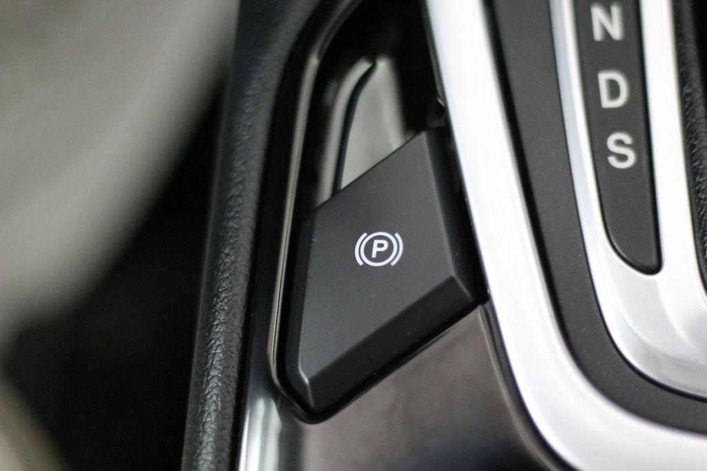 Ford Edge 4dr Titanium AWD 2015