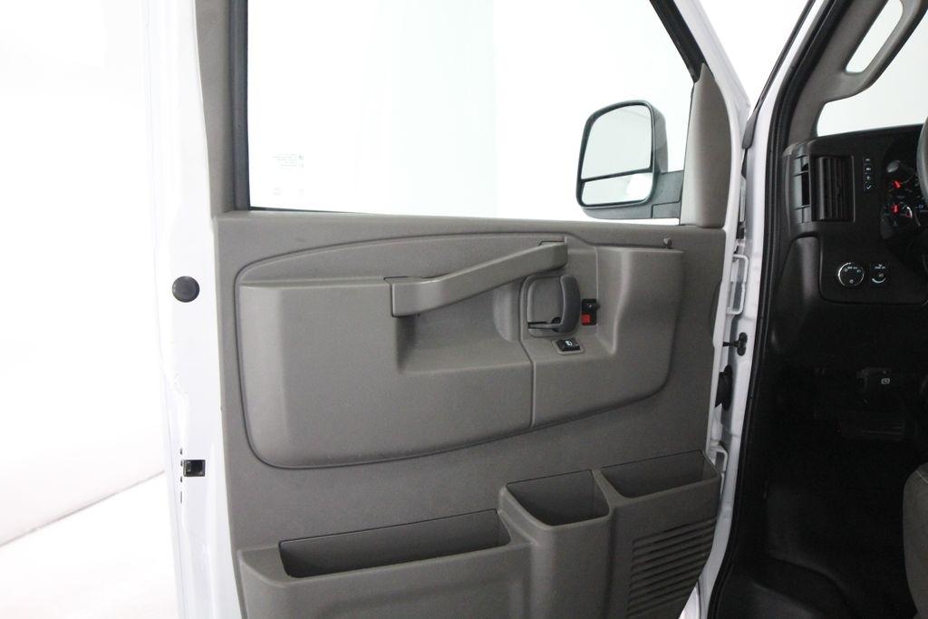 GMC Savana Cargo Van RWD 2500 135" 2021