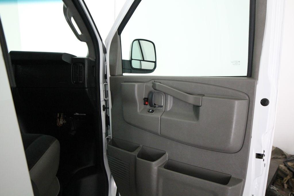 GMC Savana Cargo Van RWD 2500 135" 2021