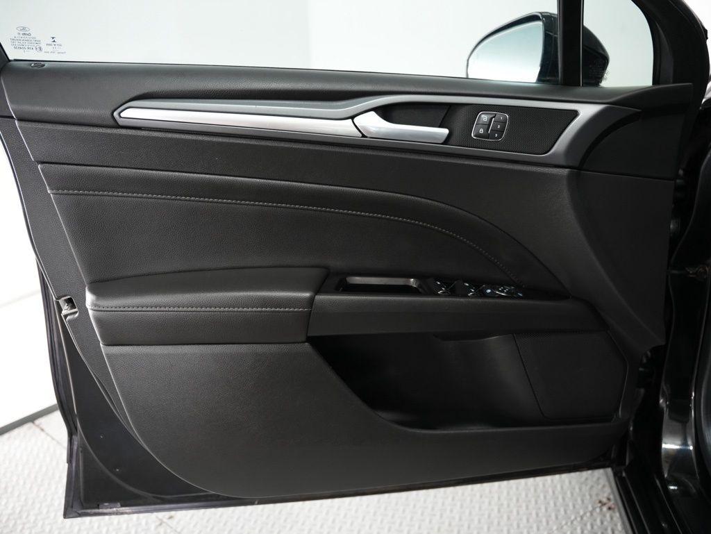 Ford Fusion 4dr Sdn Titanium AWD 2013