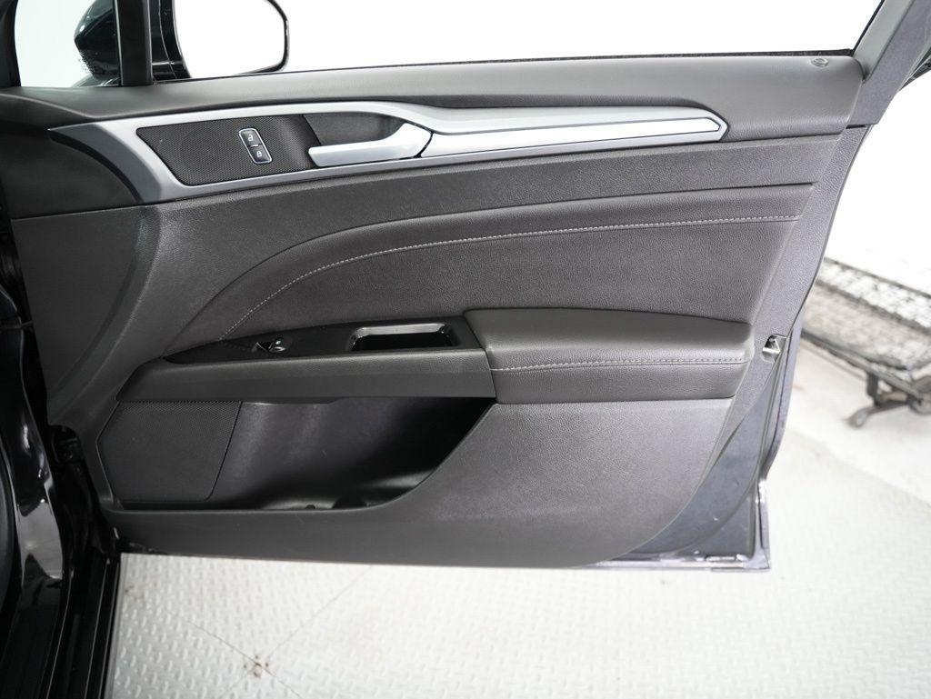 Ford Fusion 4dr Sdn Titanium AWD 2013