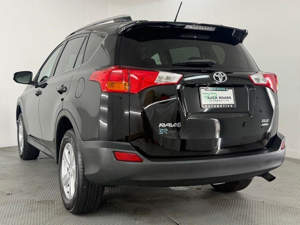Toyota RAV4 AWD 4dr XLE (Natl) 2013