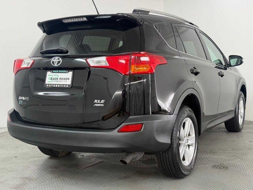 Toyota RAV4 AWD 4dr XLE (Natl) 2013