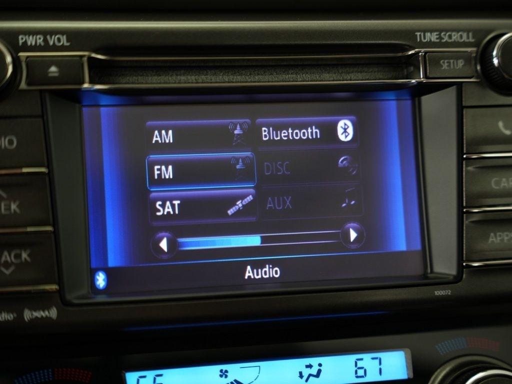 Toyota RAV4 AWD 4dr XLE (Natl) 2013