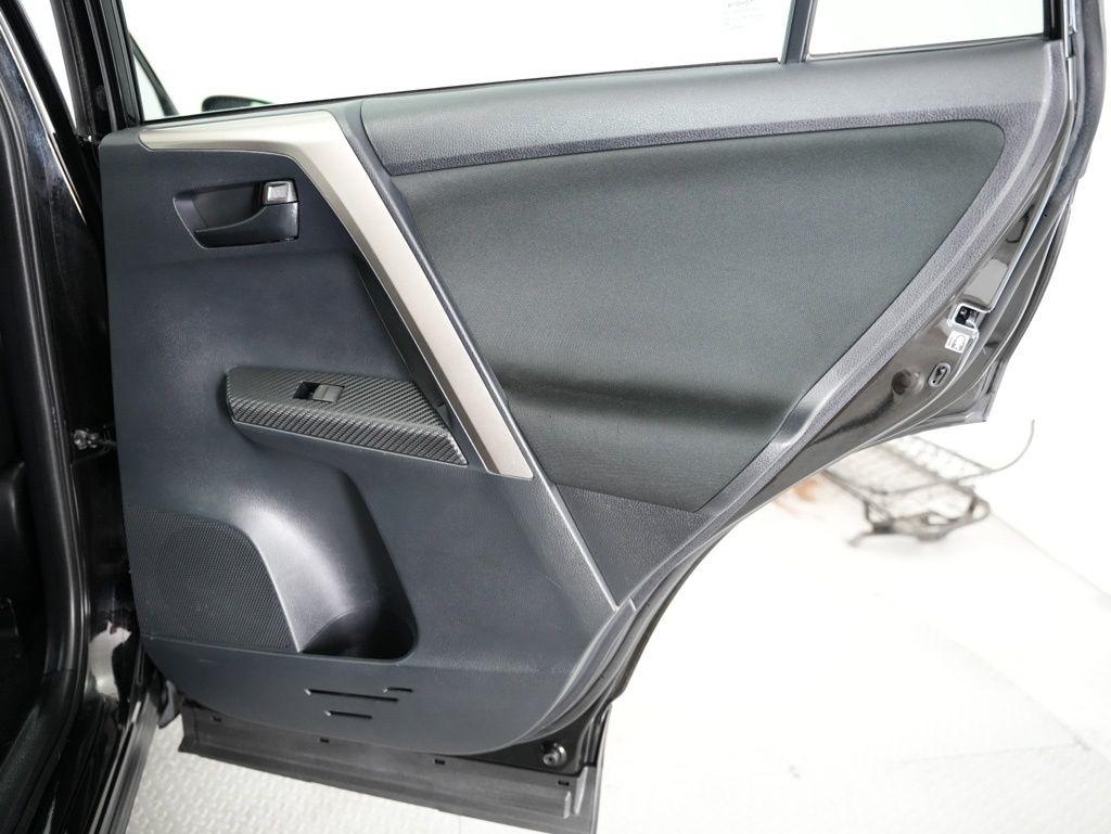 Toyota RAV4 AWD 4dr XLE (Natl) 2013