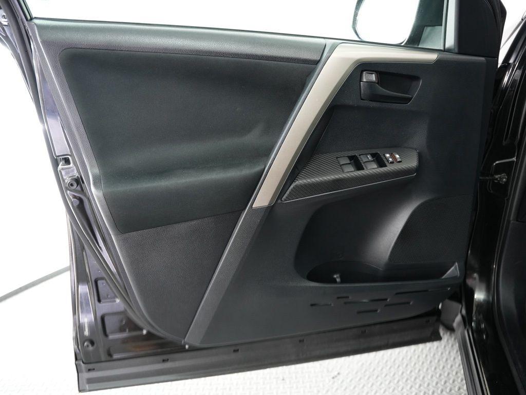 Toyota RAV4 AWD 4dr XLE (Natl) 2013