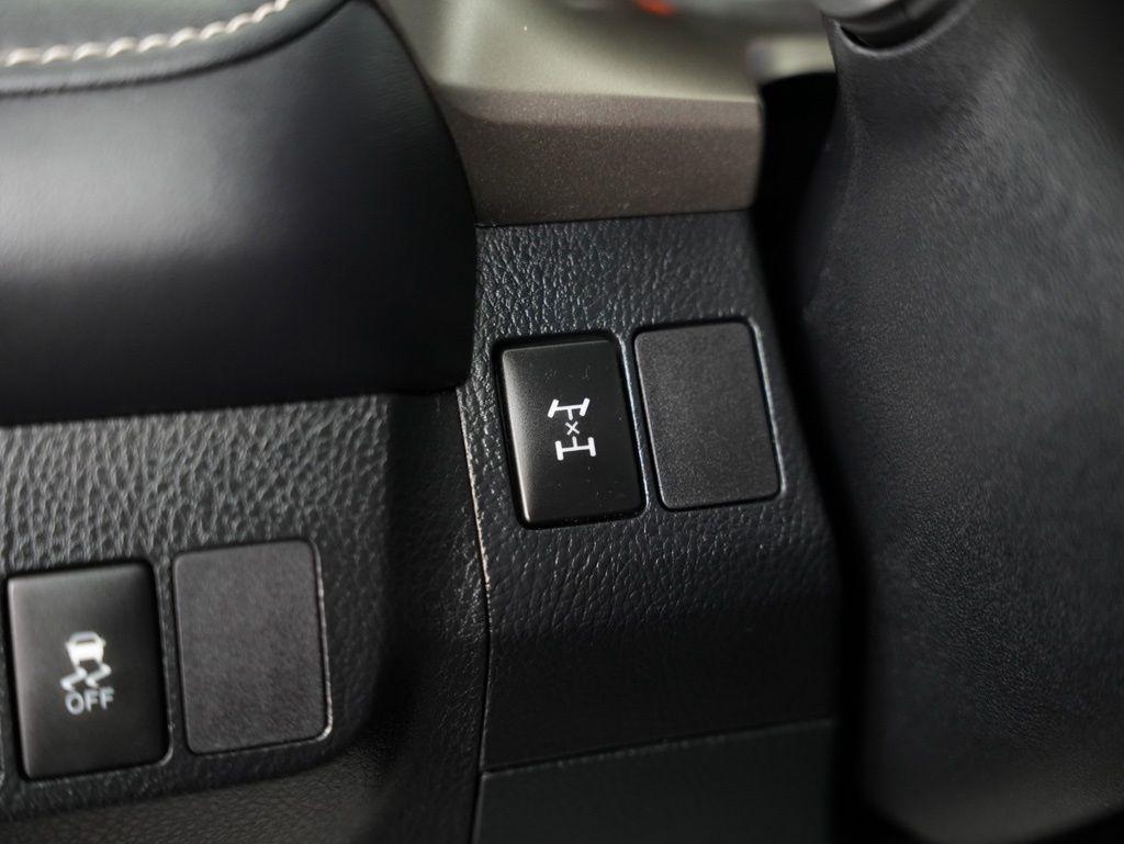 Toyota RAV4 AWD 4dr XLE (Natl) 2013