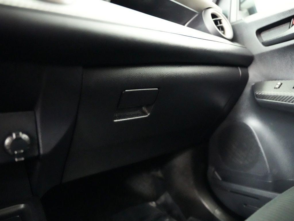 Toyota RAV4 AWD 4dr XLE (Natl) 2013