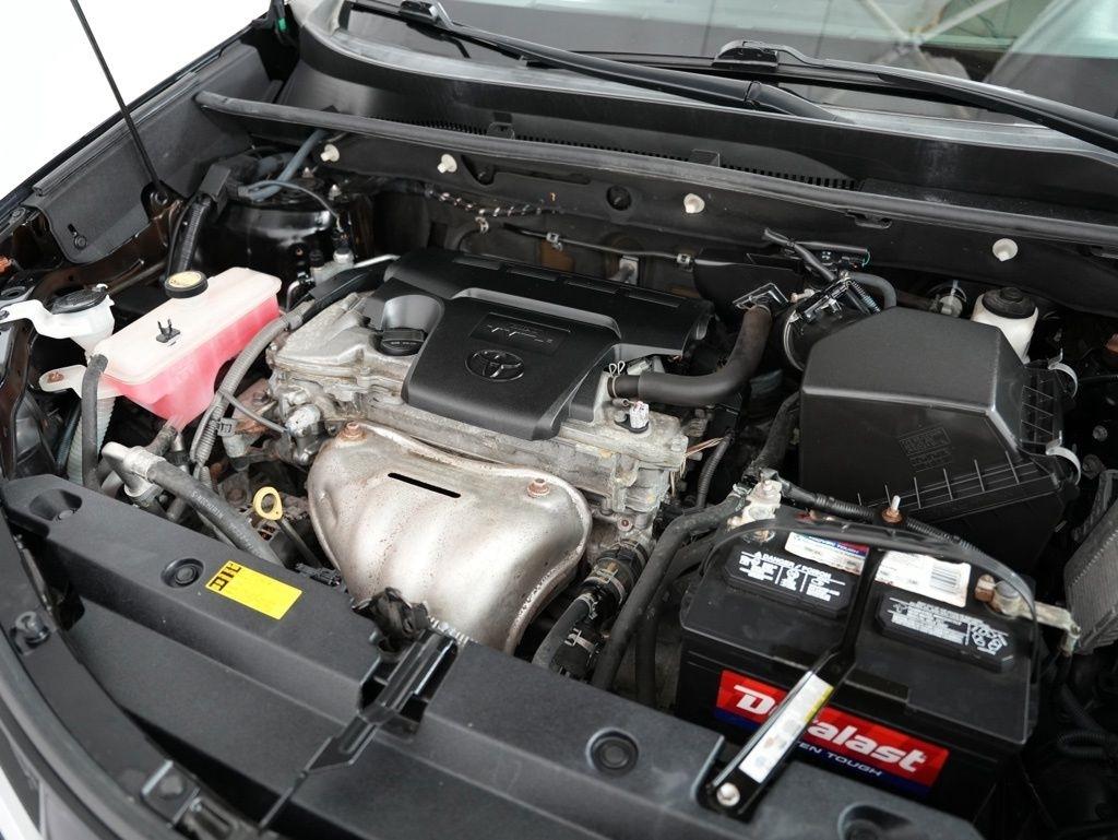 Toyota RAV4 AWD 4dr XLE (Natl) 2013