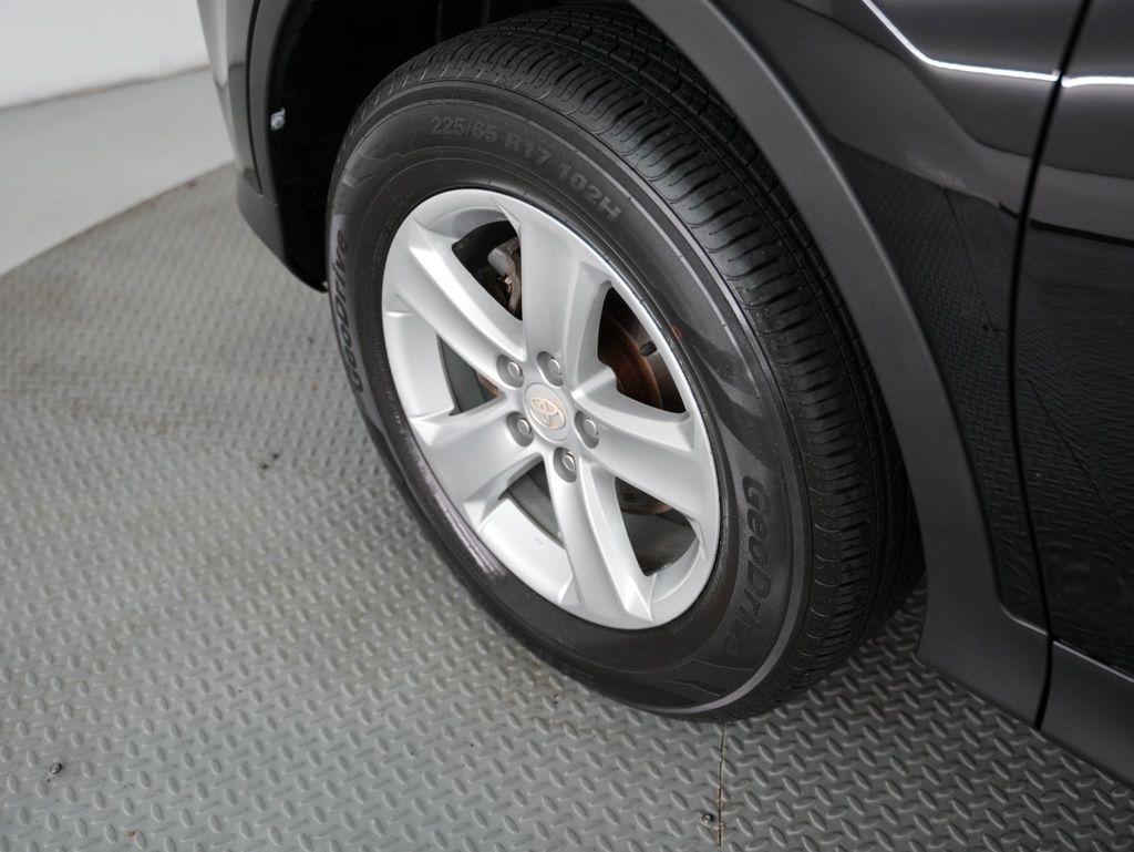 Toyota RAV4 AWD 4dr XLE (Natl) 2013