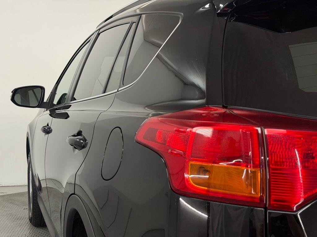 Toyota RAV4 AWD 4dr XLE (Natl) 2013