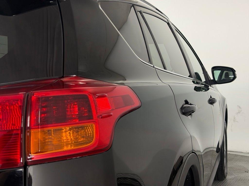 Toyota RAV4 AWD 4dr XLE (Natl) 2013