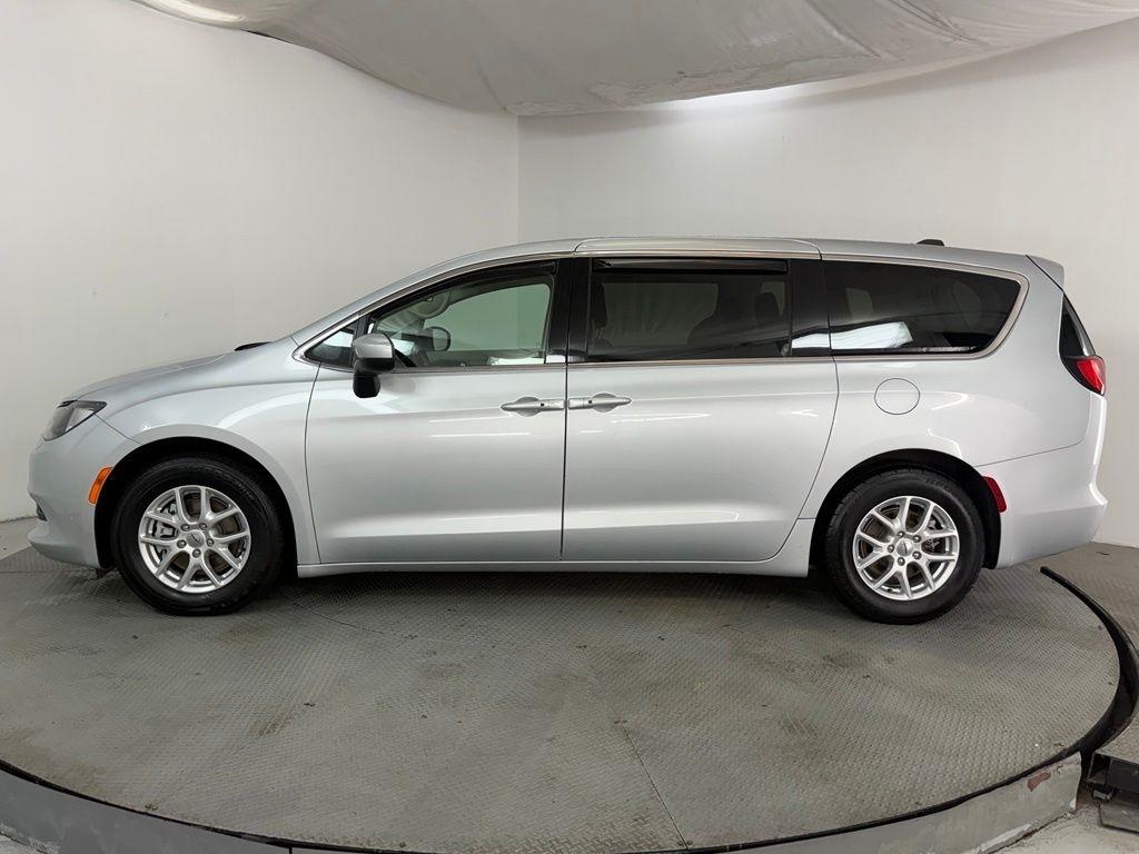 Chrysler Voyager LX FWD 2022