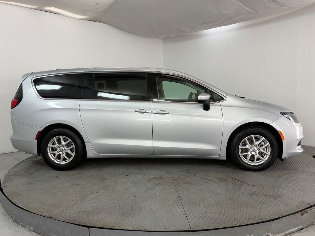 Chrysler Voyager LX FWD 2022