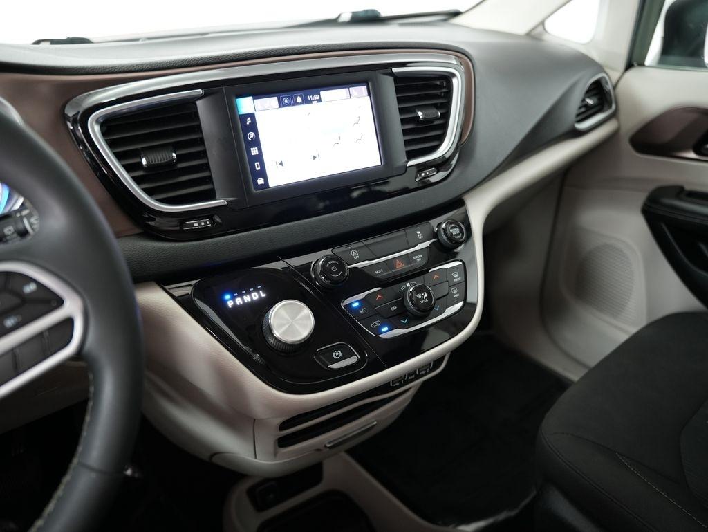 Chrysler Voyager LX FWD 2022