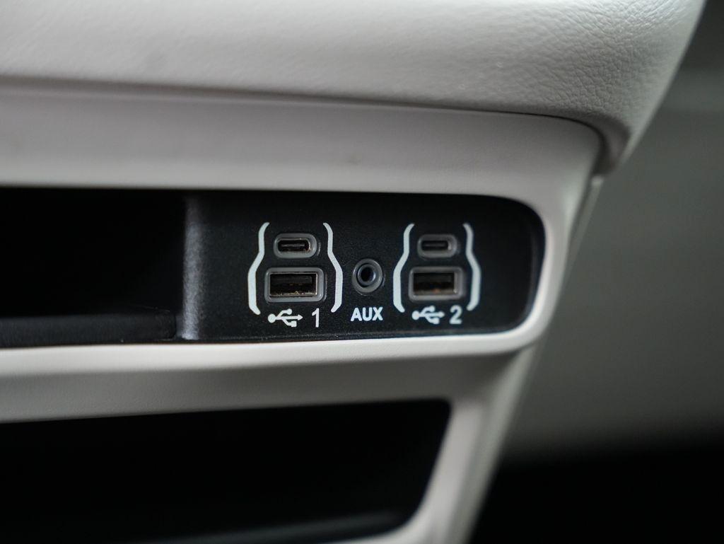 Chrysler Voyager LX FWD 2022