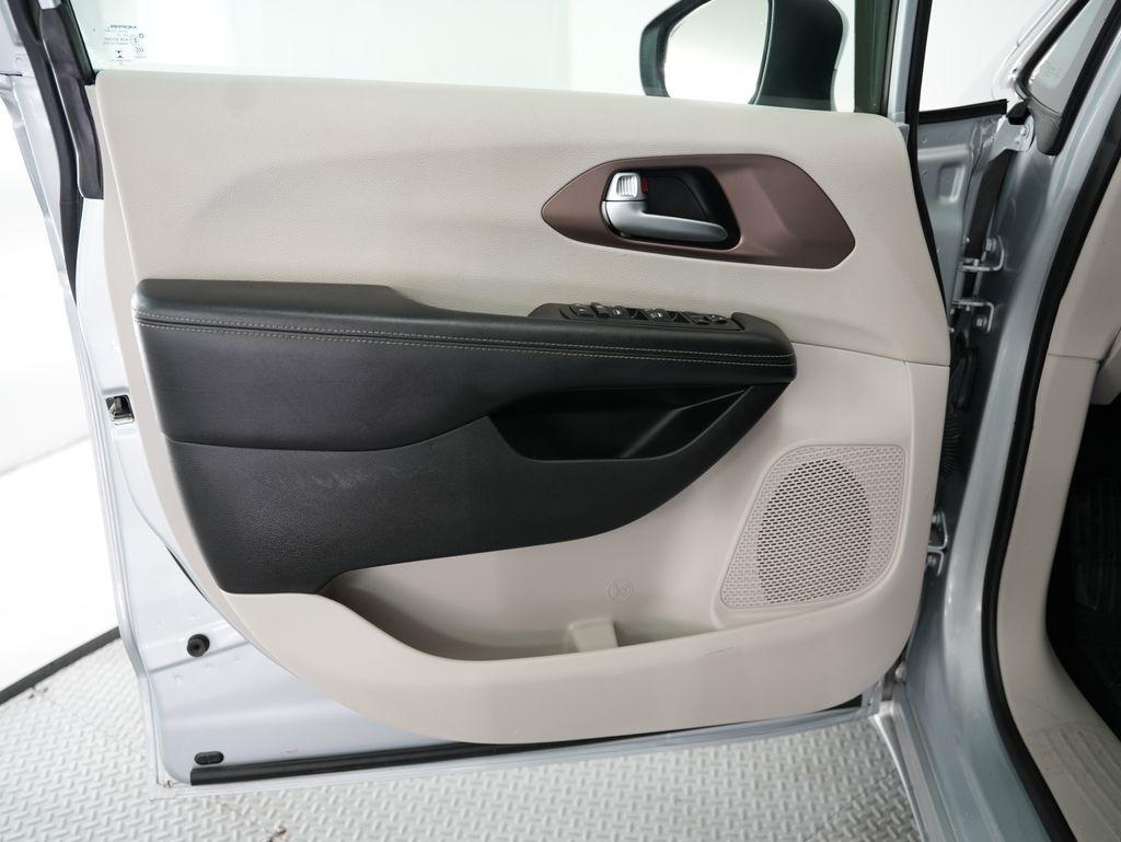 Chrysler Voyager LX FWD 2022