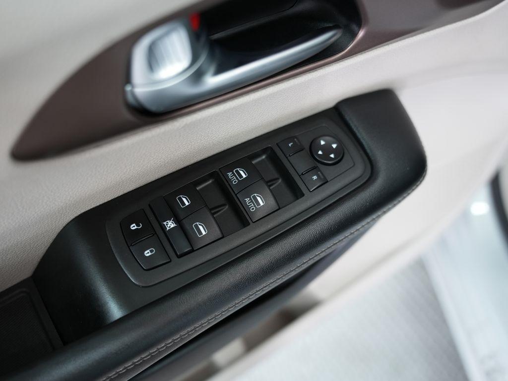 Chrysler Voyager LX FWD 2022