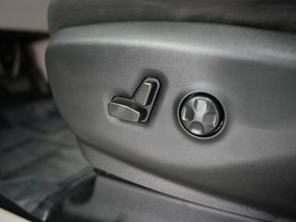 Chrysler Voyager LX FWD 2022