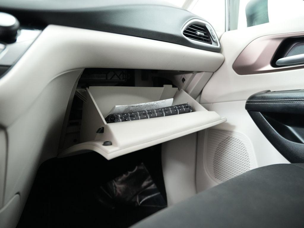 Chrysler Voyager LX FWD 2022