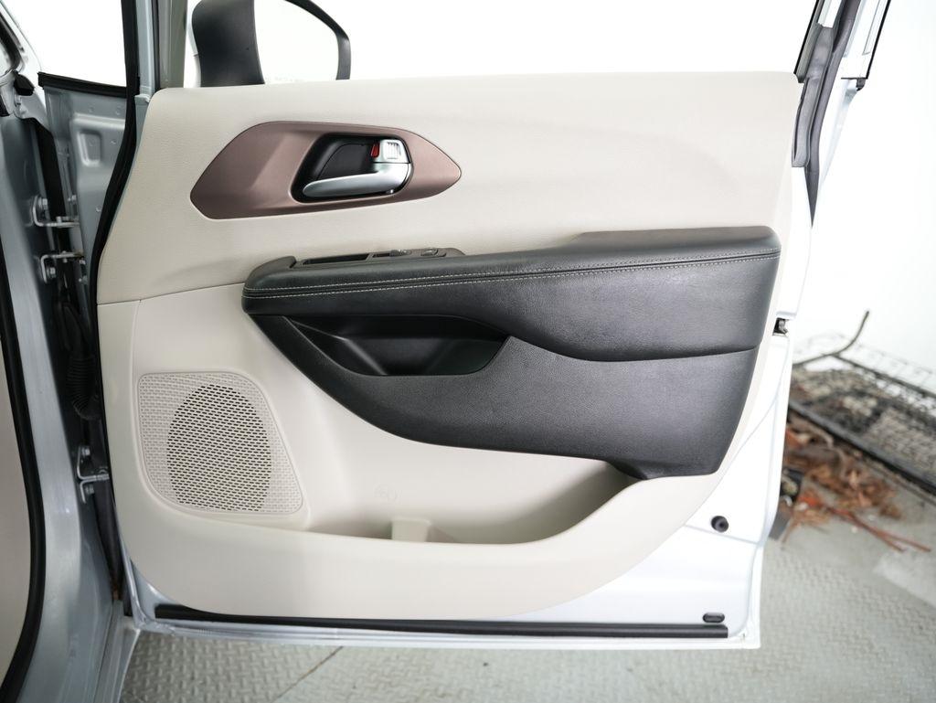Chrysler Voyager LX FWD 2022