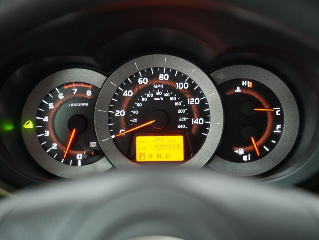 Toyota RAV4 4WD 4dr V6 5-Spd AT (Natl) 2010