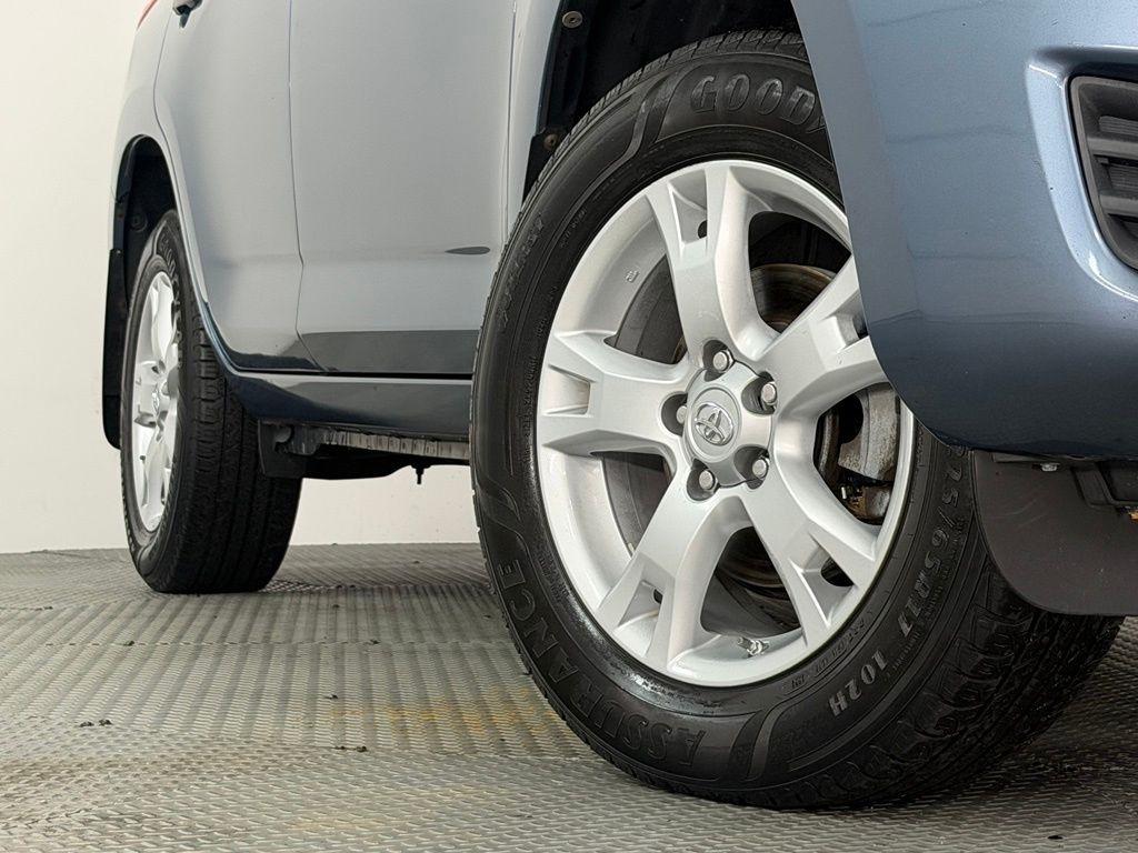 Toyota RAV4 4WD 4dr V6 5-Spd AT (Natl) 2010