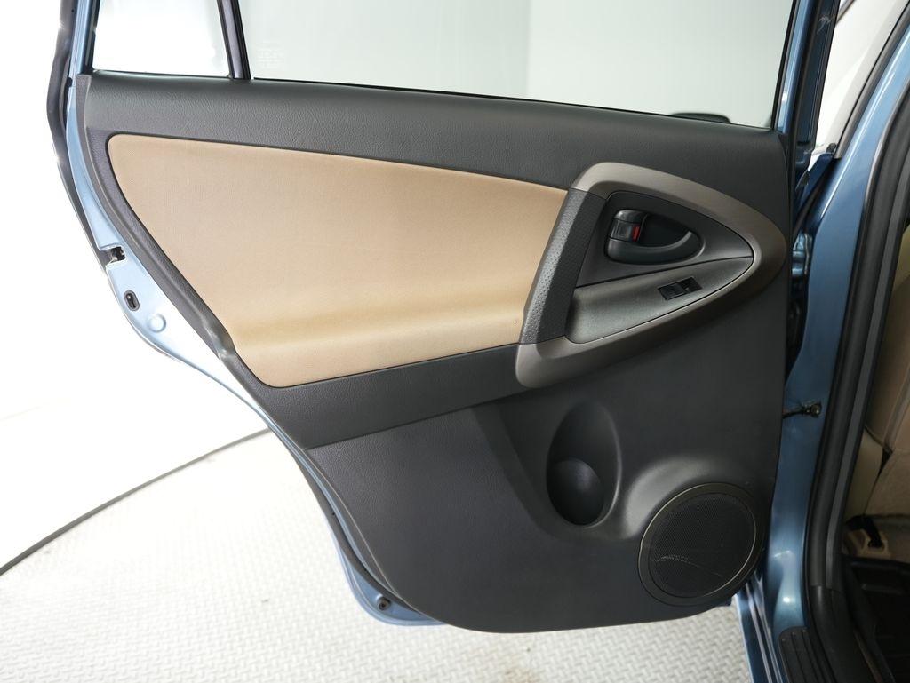 Toyota RAV4 4WD 4dr V6 5-Spd AT (Natl) 2010