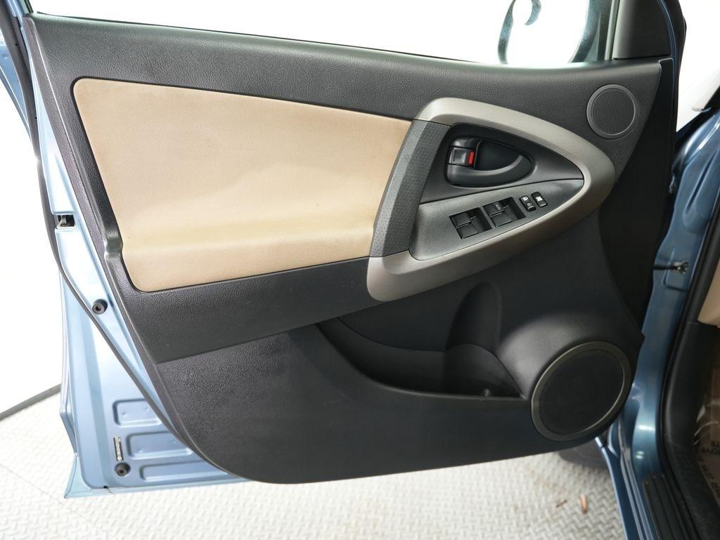 Toyota RAV4 4WD 4dr V6 5-Spd AT (Natl) 2010