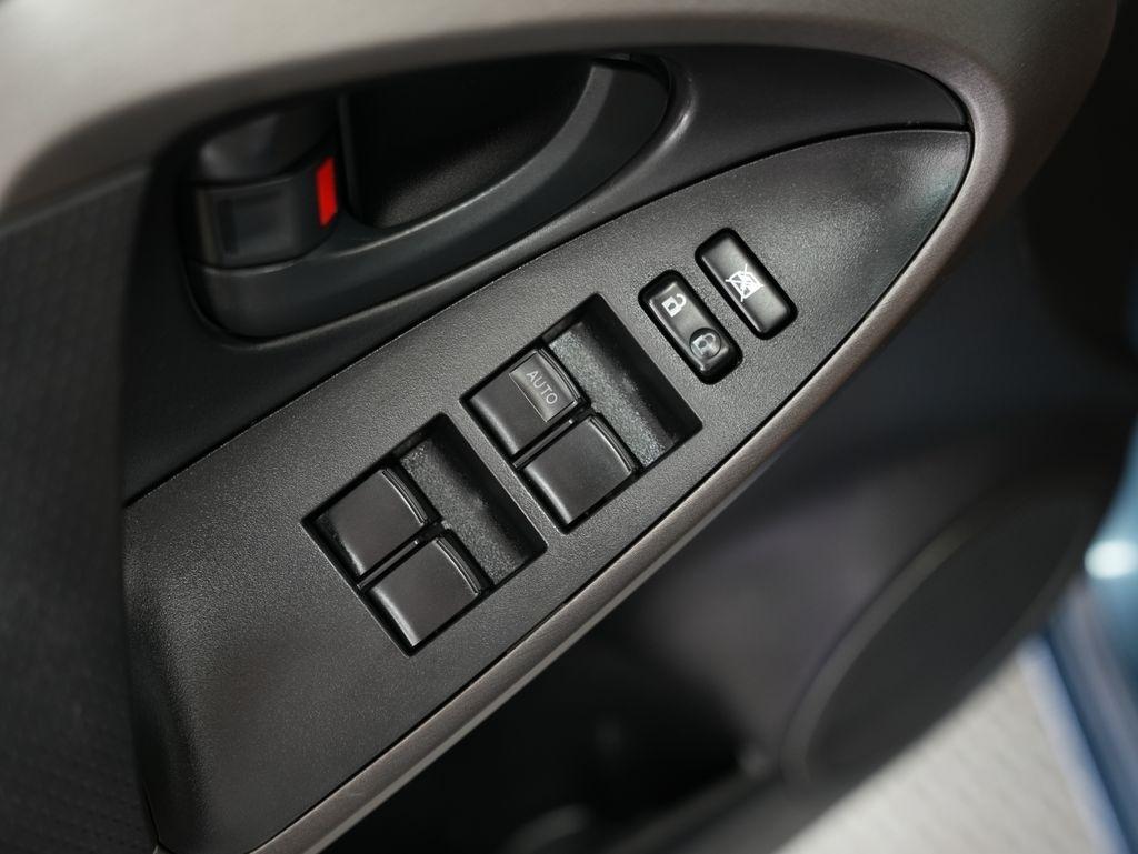 Toyota RAV4 4WD 4dr V6 5-Spd AT (Natl) 2010