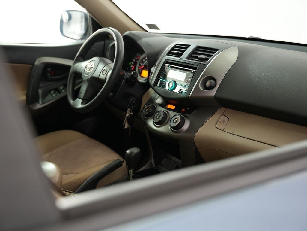 Toyota RAV4 4WD 4dr V6 5-Spd AT (Natl) 2010