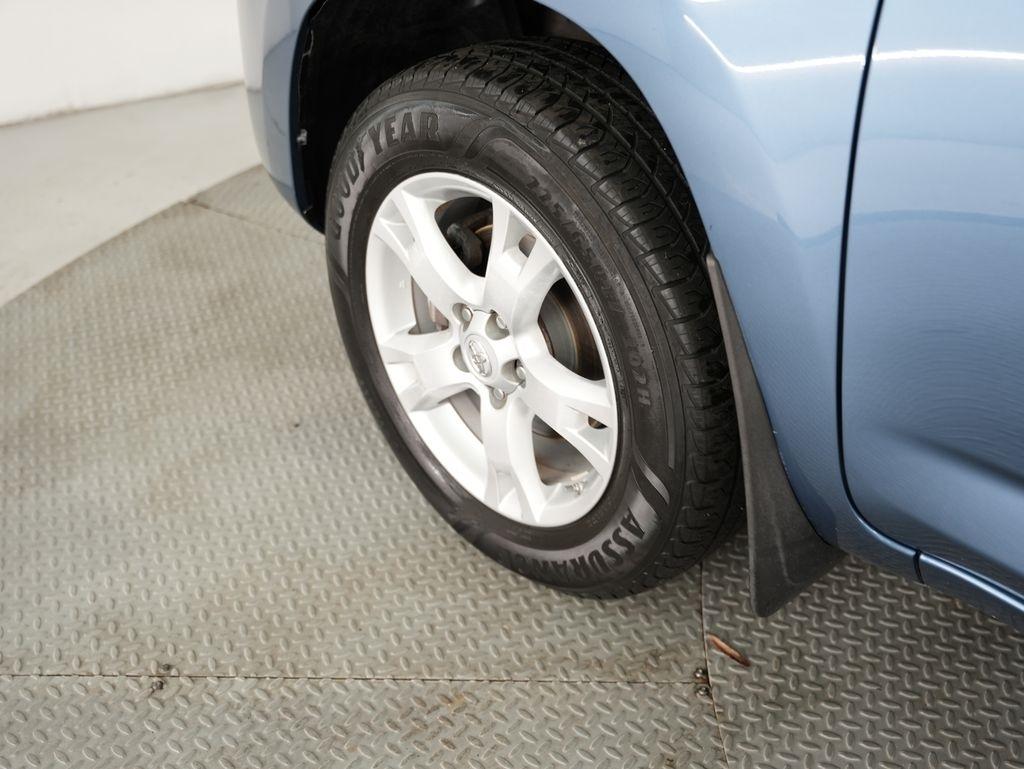 Toyota RAV4 4WD 4dr V6 5-Spd AT (Natl) 2010