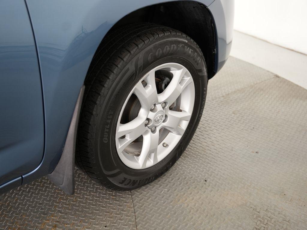 Toyota RAV4 4WD 4dr V6 5-Spd AT (Natl) 2010