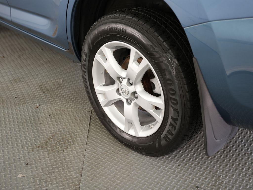 Toyota RAV4 4WD 4dr V6 5-Spd AT (Natl) 2010
