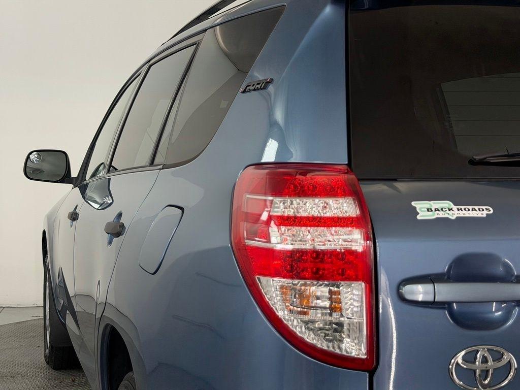 Toyota RAV4 4WD 4dr V6 5-Spd AT (Natl) 2010