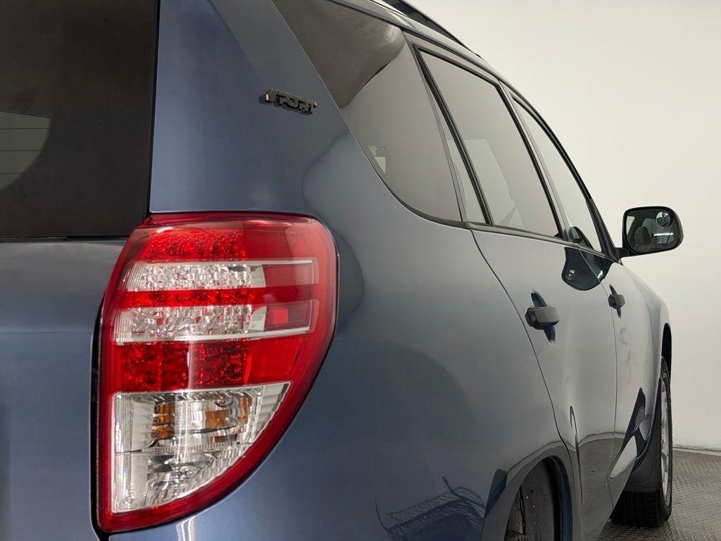 Toyota RAV4 4WD 4dr V6 5-Spd AT (Natl) 2010