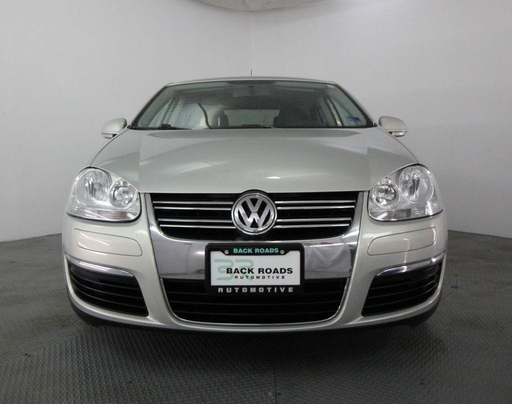 Volkswagen Jetta Sedan 4dr Auto Limited PZEV 2010