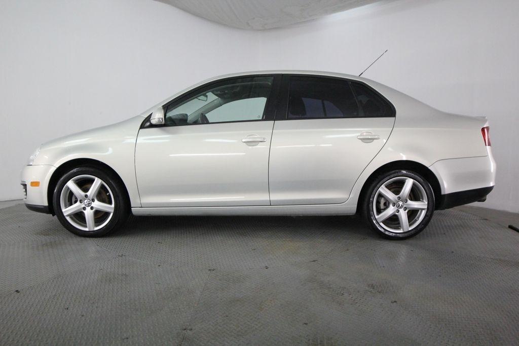 Volkswagen Jetta Sedan 4dr Auto Limited PZEV 2010