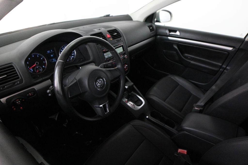 Volkswagen Jetta Sedan 4dr Auto Limited PZEV 2010