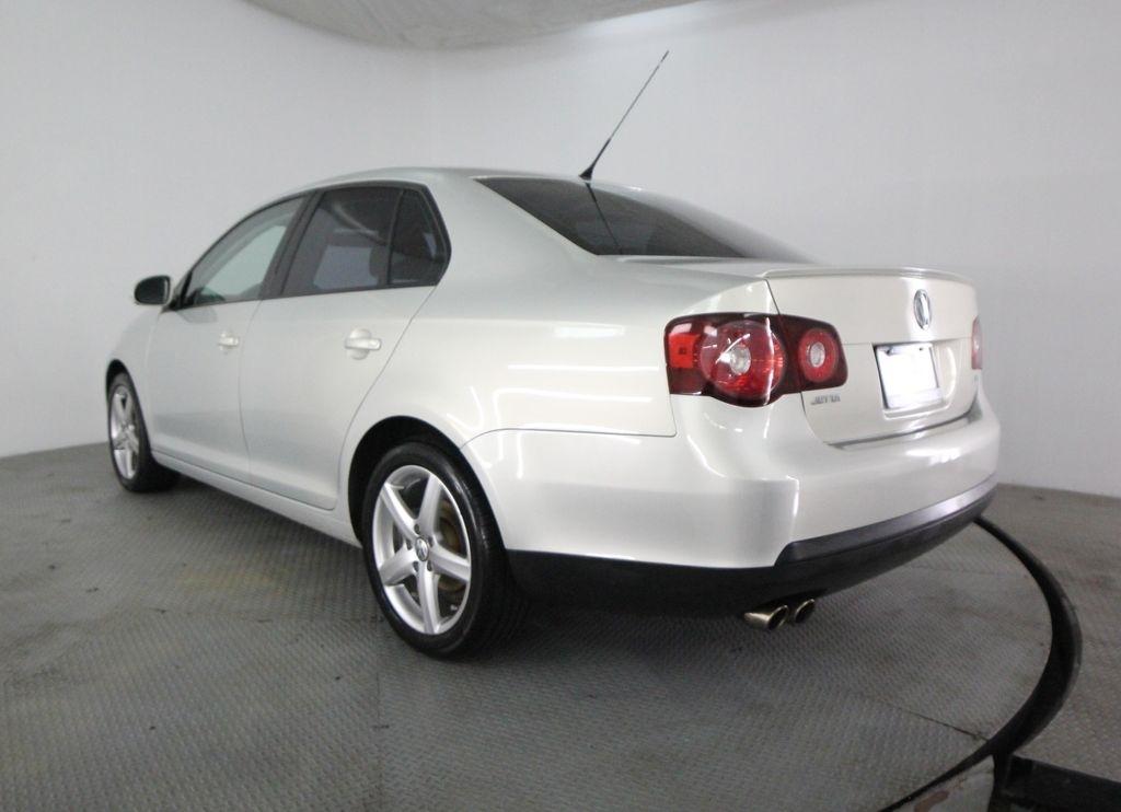 Volkswagen Jetta Sedan 4dr Auto Limited PZEV 2010