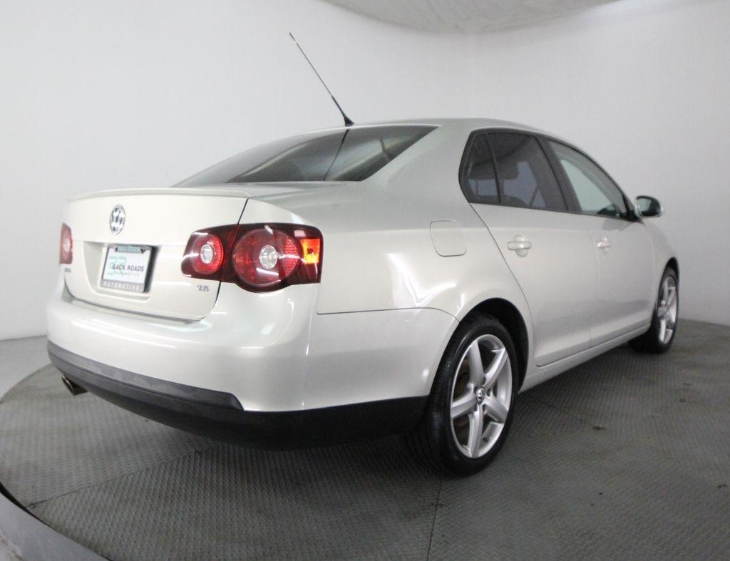Volkswagen Jetta Sedan 4dr Auto Limited PZEV 2010