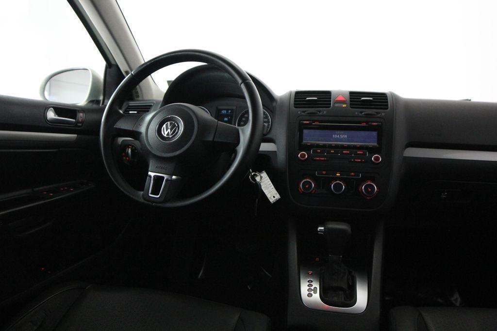 Volkswagen Jetta Sedan 4dr Auto Limited PZEV 2010