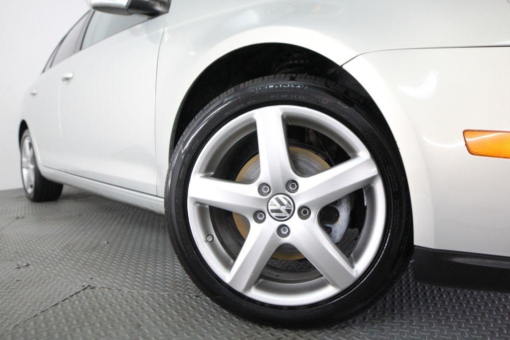 Volkswagen Jetta Sedan 4dr Auto Limited PZEV 2010