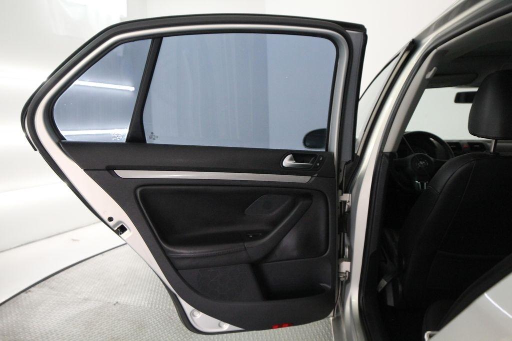 Volkswagen Jetta Sedan 4dr Auto Limited PZEV 2010