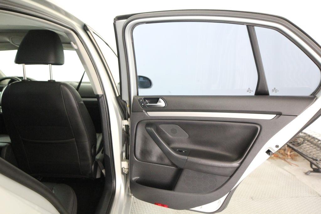 Volkswagen Jetta Sedan 4dr Auto Limited PZEV 2010