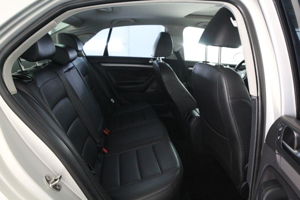 Volkswagen Jetta Sedan 4dr Auto Limited PZEV 2010