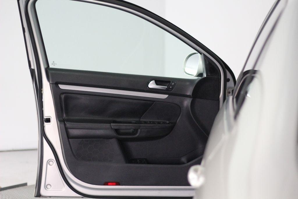 Volkswagen Jetta Sedan 4dr Auto Limited PZEV 2010