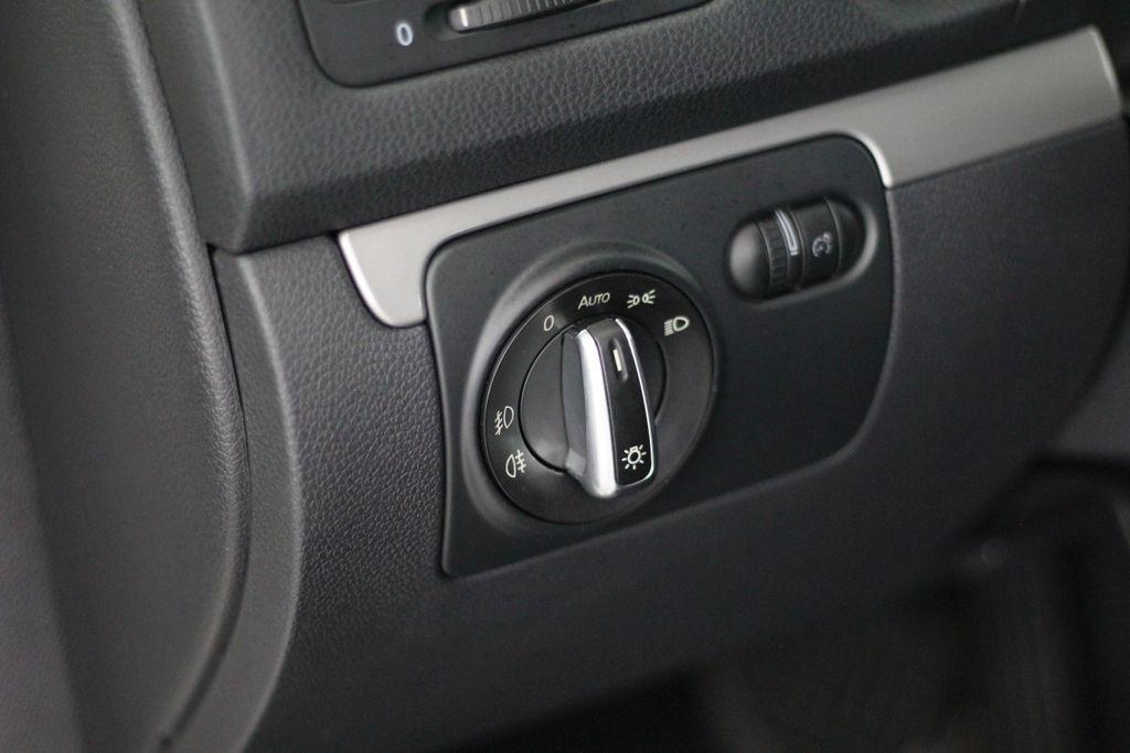 Volkswagen Jetta Sedan 4dr Auto Limited PZEV 2010