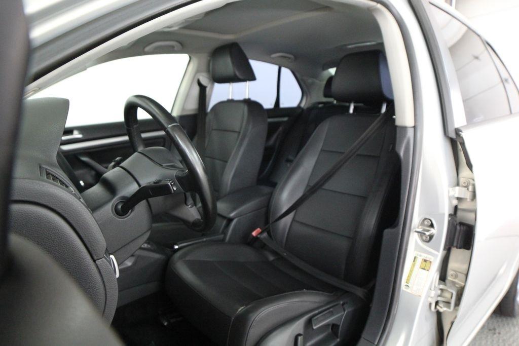Volkswagen Jetta Sedan 4dr Auto Limited PZEV 2010