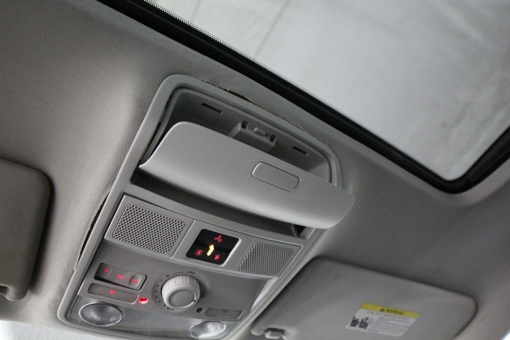 Volkswagen Jetta Sedan 4dr Auto Limited PZEV 2010